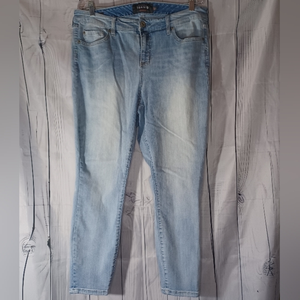Torrid High Rise Curvy Faded Blue Women's Jeans